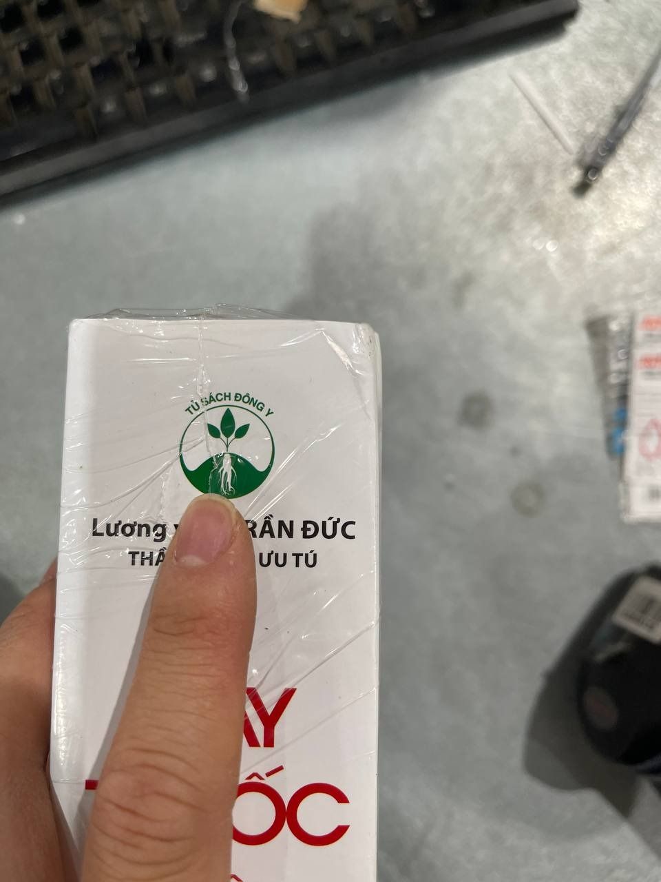 Sách Cây Thuốc Việt Nam Trồng Hái Chế Biến Trị Bệnh Ban Đầu (Bìa Cứng)