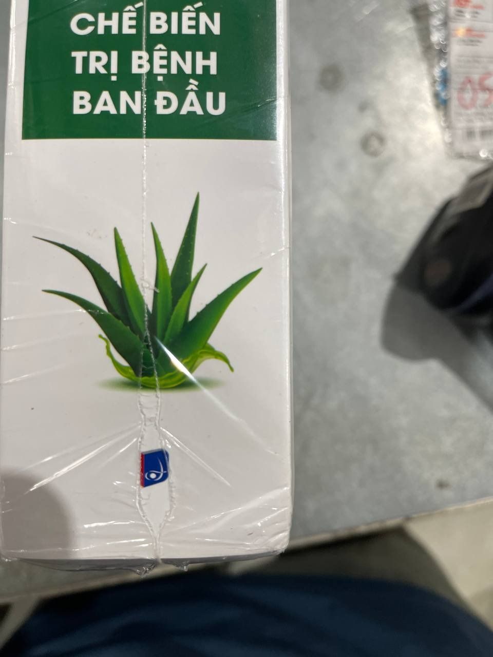 Sách Cây Thuốc Việt Nam Trồng Hái Chế Biến Trị Bệnh Ban Đầu (Bìa Cứng)