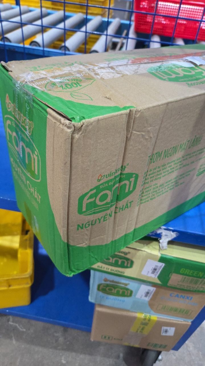 Thùng 10 Hộp Sữa Đậu Nành Vinasoy Fami Nguyên Chất (1 lít / Hộp)