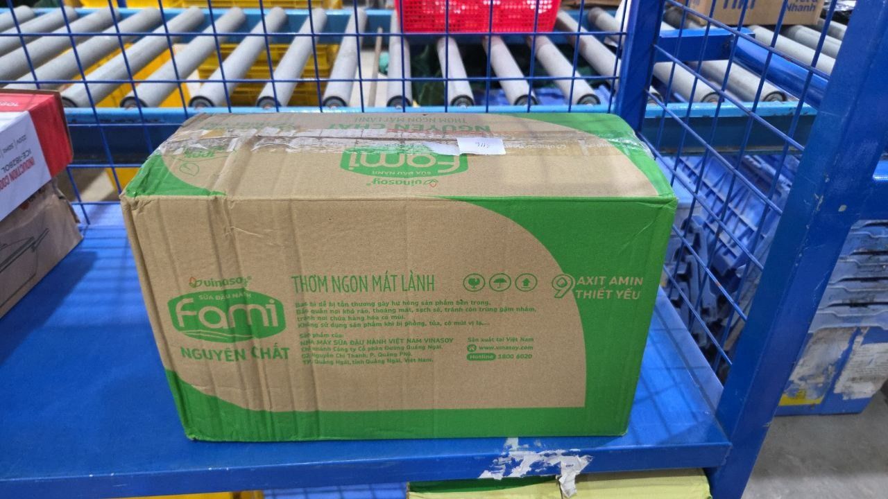 Thùng 10 Hộp Sữa Đậu Nành Vinasoy Fami Nguyên Chất (1 lít / Hộp)