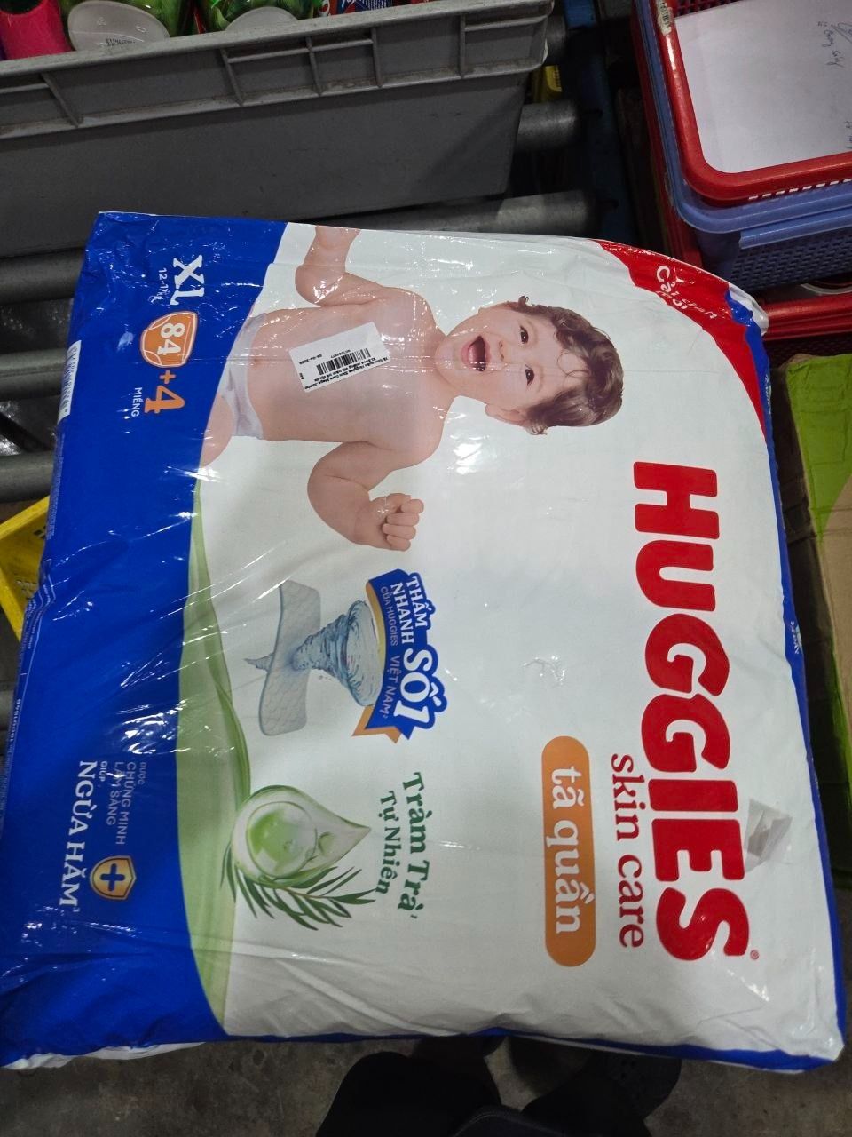 Tã/bỉm quần Huggies Skin Care Mega Jumbo XL84+4 miếng với tràm trà dịu da