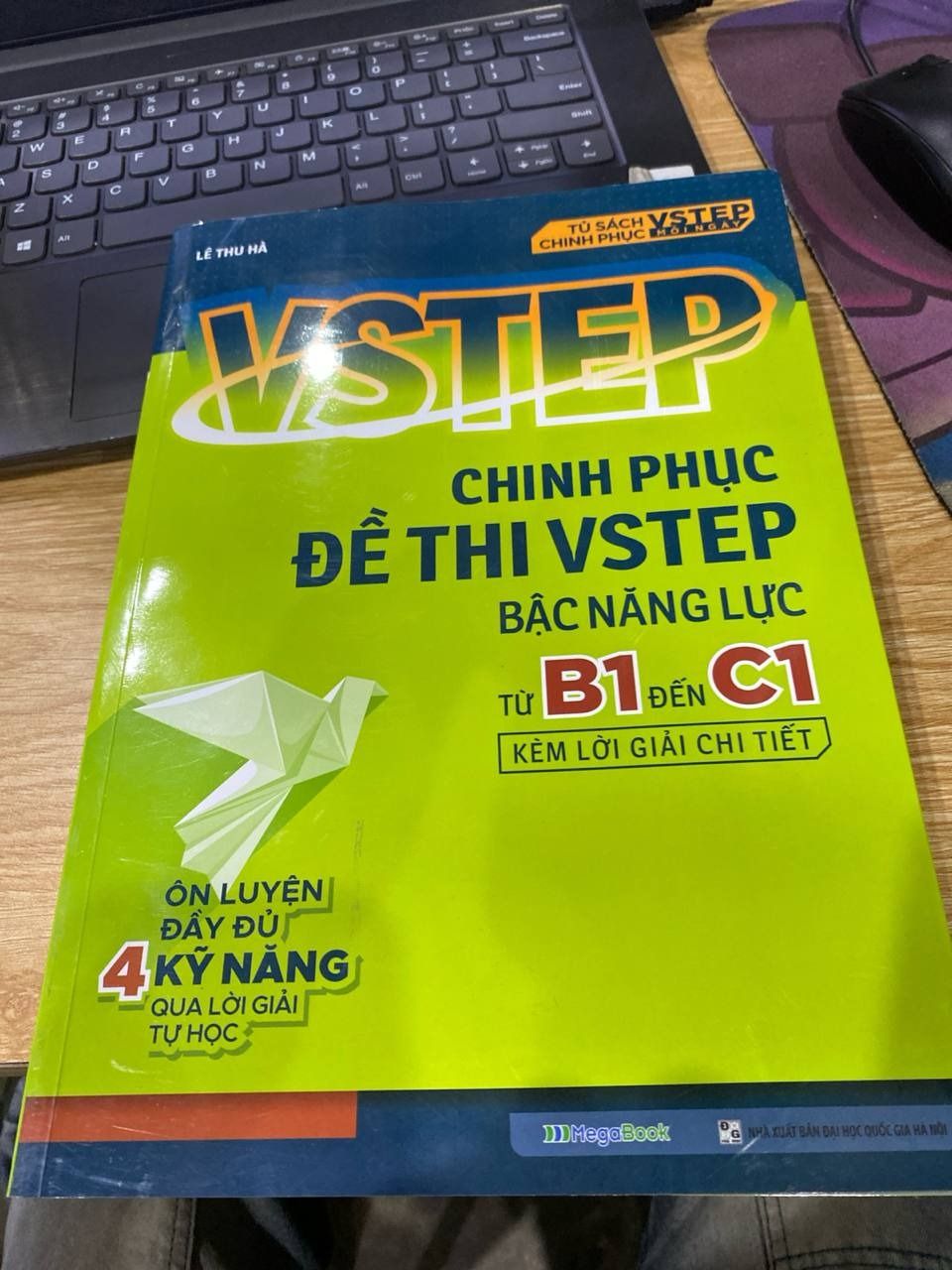 Sách Chinh phục đề thi VSTEP bậc năng lực từ B1 đến C1