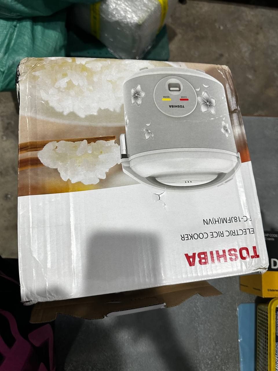 Nồi Cơm Nắp Gài Toshiba RC-18JFM(H)VN (1.8L) - Hàng chính hãng