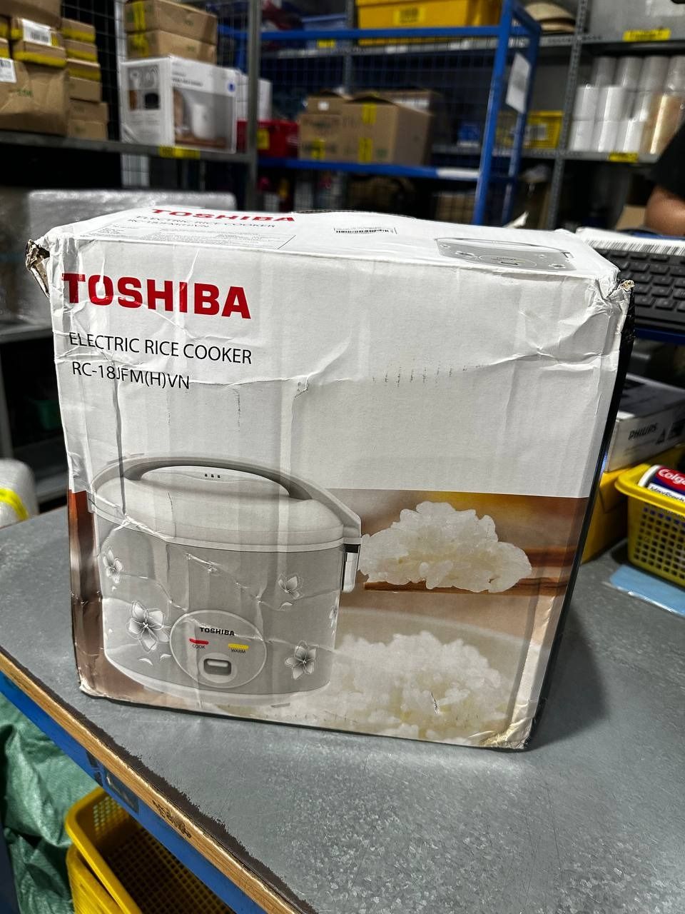 Nồi Cơm Nắp Gài Toshiba RC-18JFM(H)VN (1.8L) - Hàng chính hãng