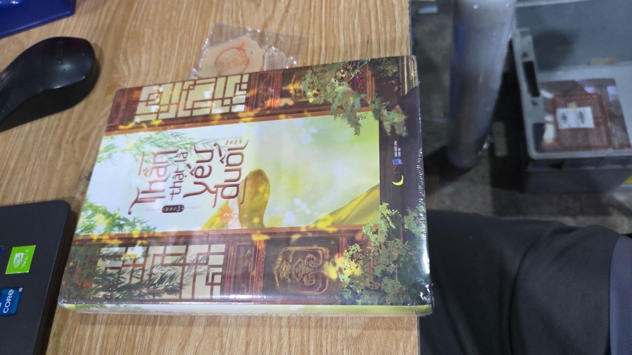 Sách Thần Thật Là Yếu Đuối – Tập 2 - Bản Đặc Biệt