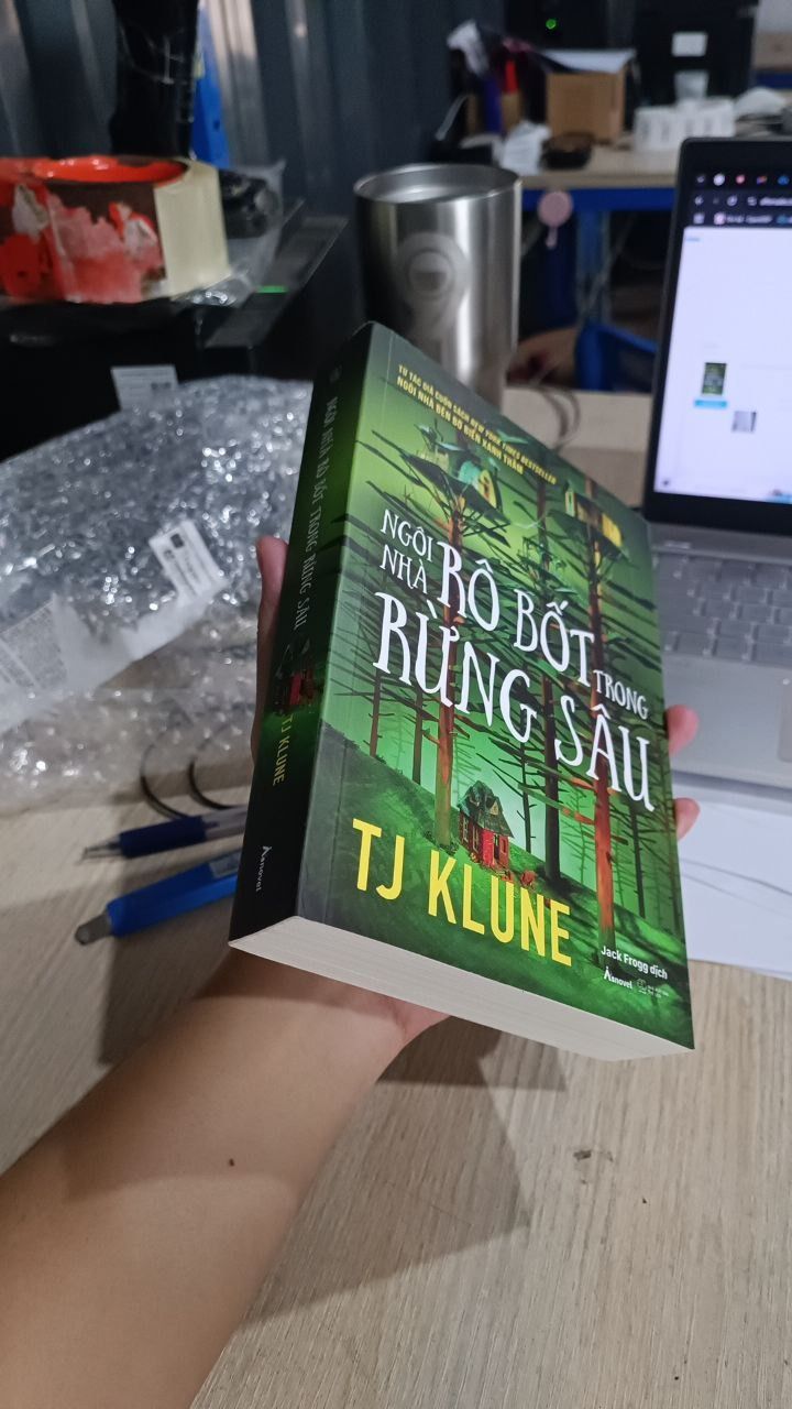 Ngôi Nhà Rô Bốt Trong Rừng Sâu