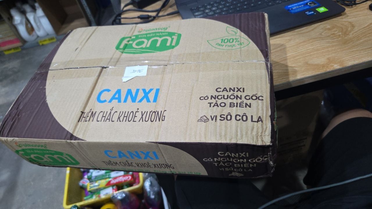 Thùng sữa đậu nành Vinasoy Fami Canxi Vị sô cô la hộp (200ml x 36 hộp)