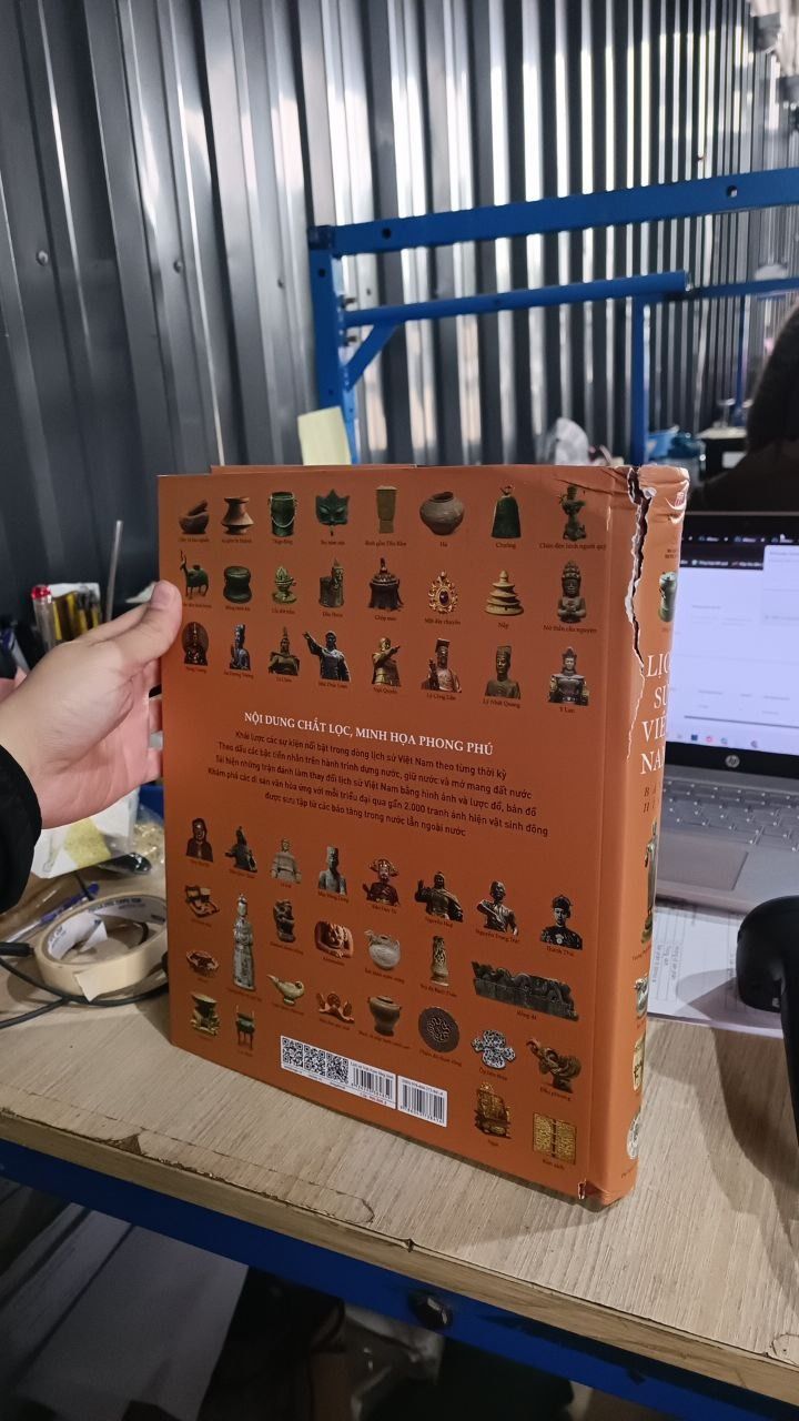 Lịch sử Việt Nam bằng hình - Gần 2000 minh họa tranh ảnh và bản đồ