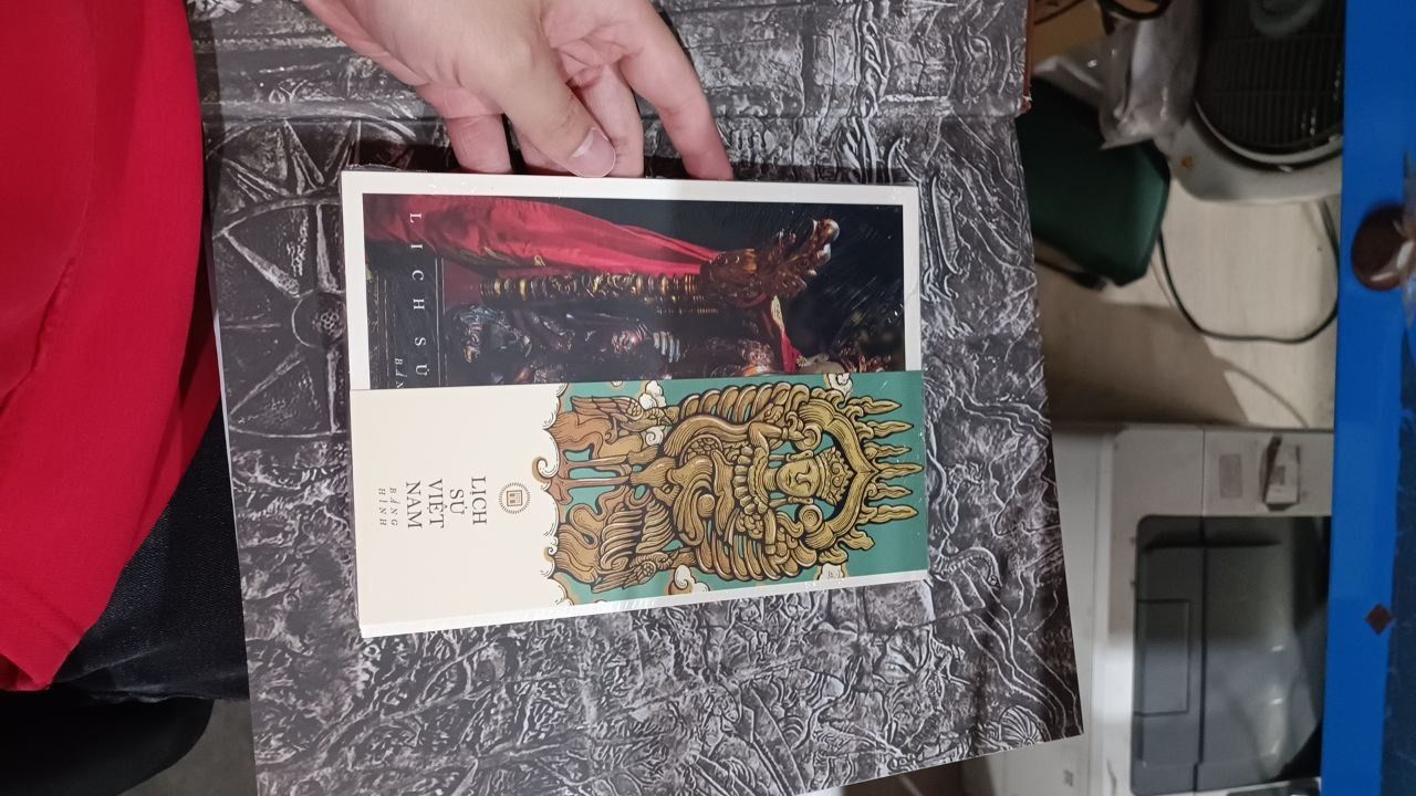 Lịch sử Việt Nam bằng hình - Gần 2000 minh họa tranh ảnh và bản đồ