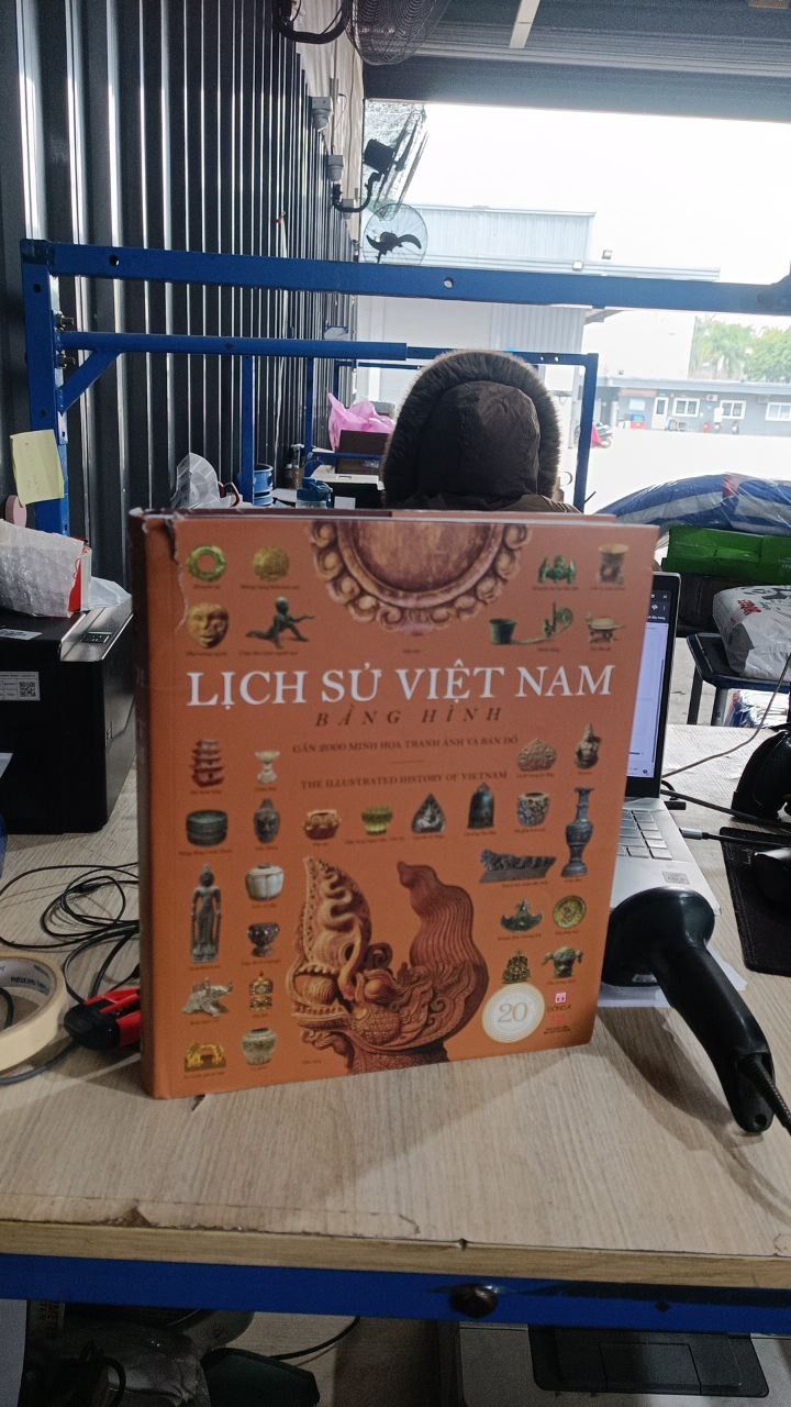 Lịch sử Việt Nam bằng hình - Gần 2000 minh họa tranh ảnh và bản đồ