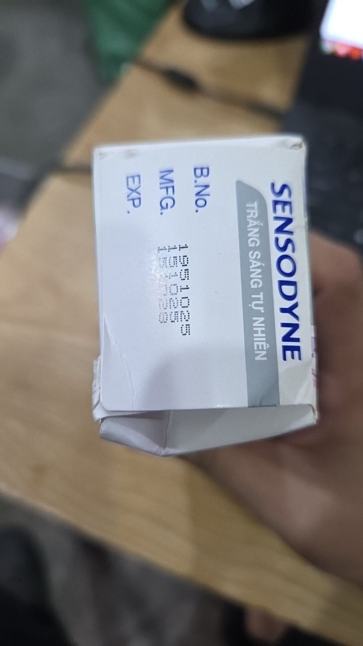 Kem đánh răng Sensodyne Gentle Whitening 160g