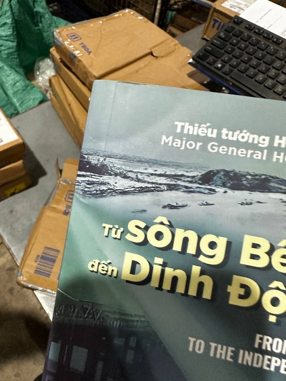 Sách - Từ Sông Bến Hải Đến Dinh Độc Lập