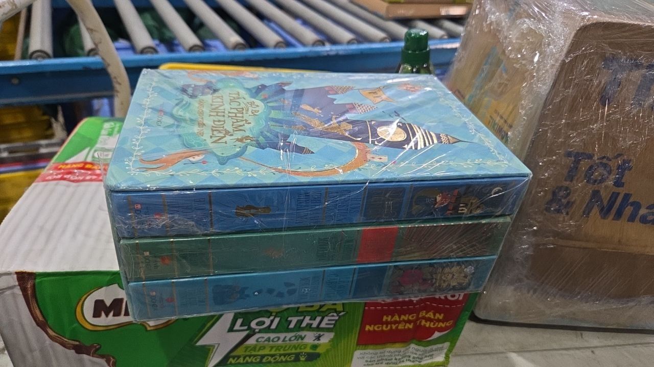 Sách Boxset ba tác phẩm kinh điển dành cho thiếu nhi (Peter Pan, Alice ở xứ sở diệu kì và Alice ở xứ sở trong gương, Nàng tiên cá và những câu chuyện khác)