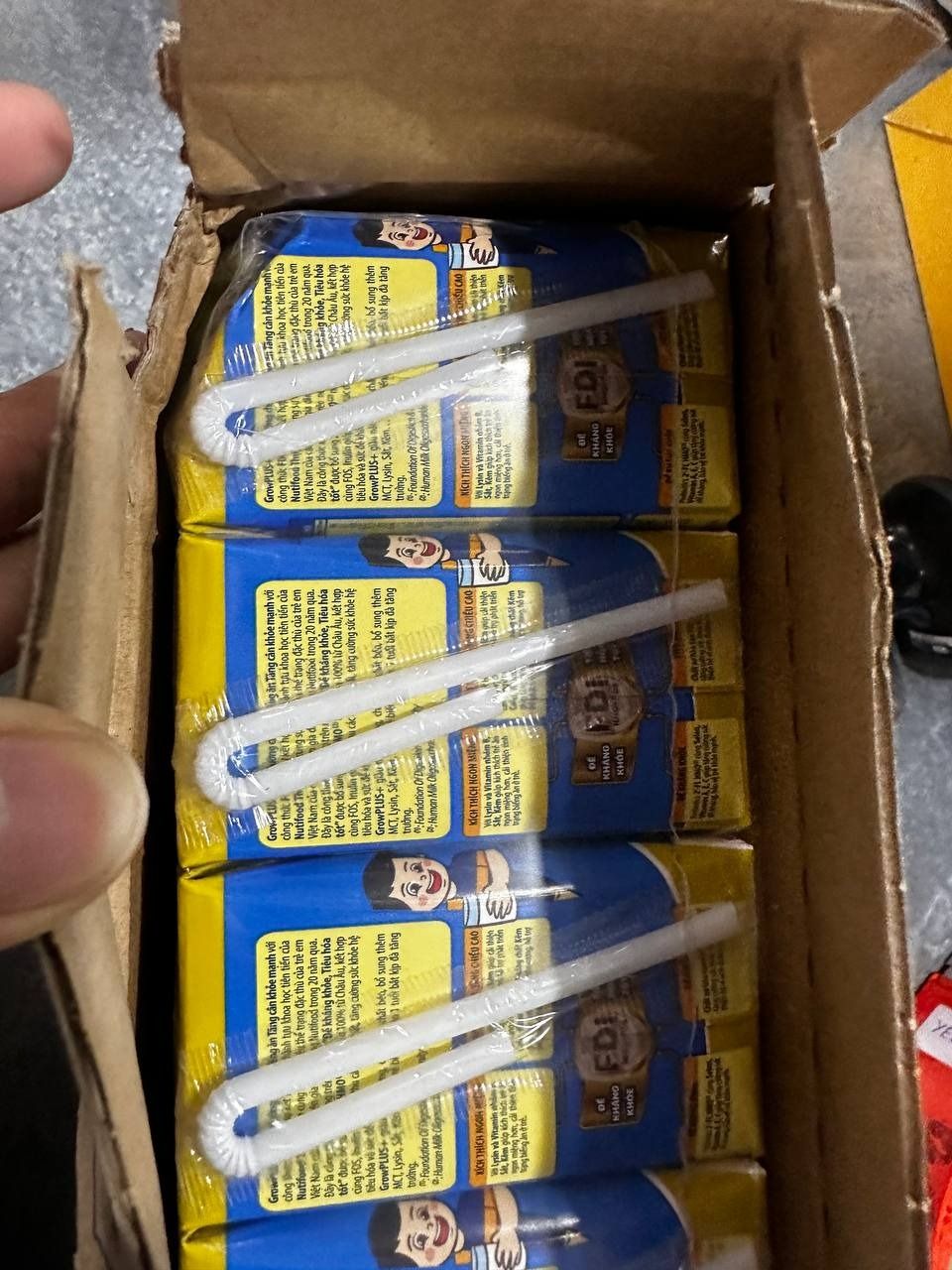 Thùng Sữa bột pha sẵn GrowPLUS+ Biếng ăn (XANH) cho trẻ tăng cân khoẻ mạnh 1+ (48 hộp x 110ml)