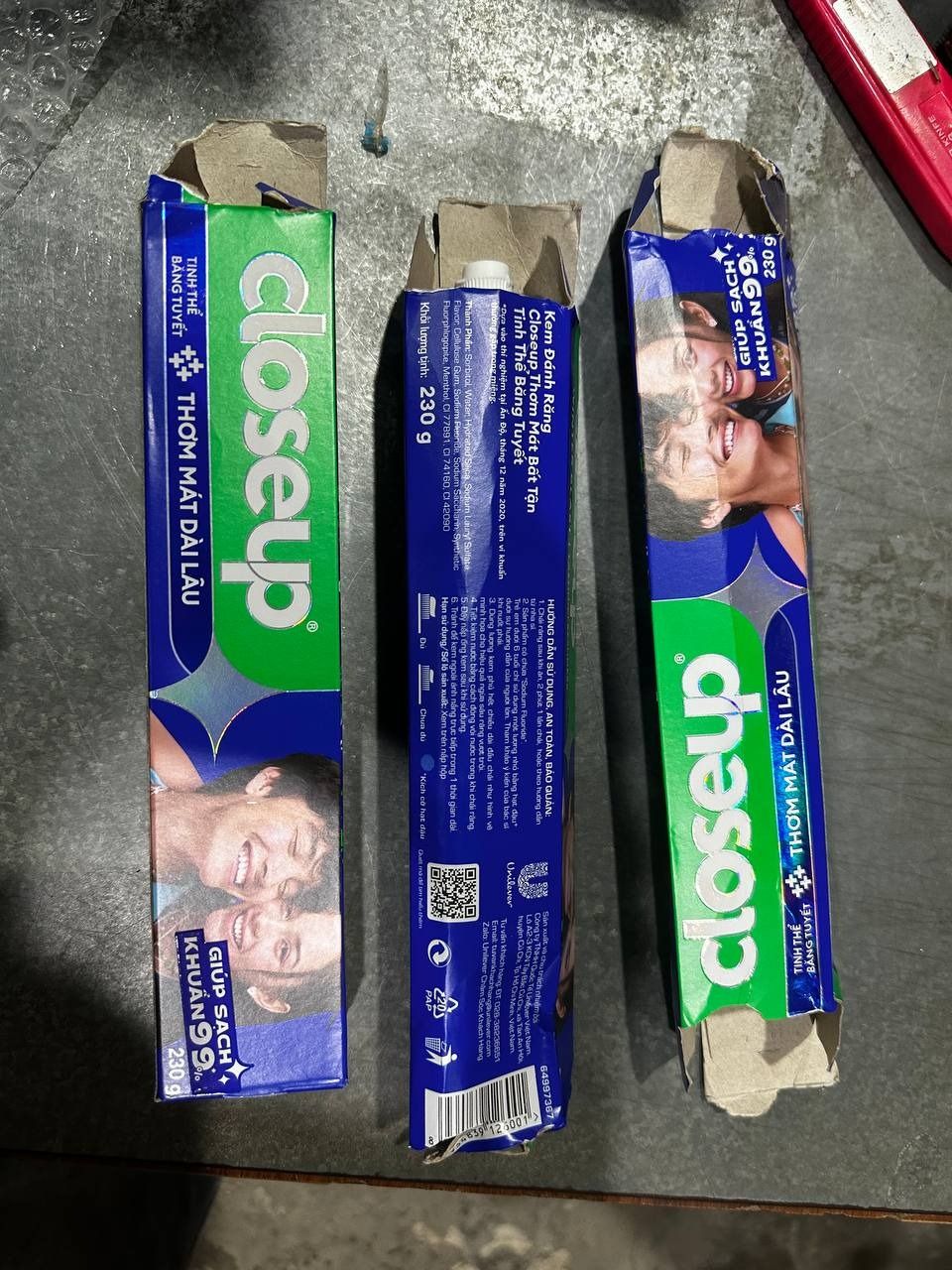 Combo 3 Kem đánh răng Closeup thơm mát bất tận tinh thể băng tuyết 230g