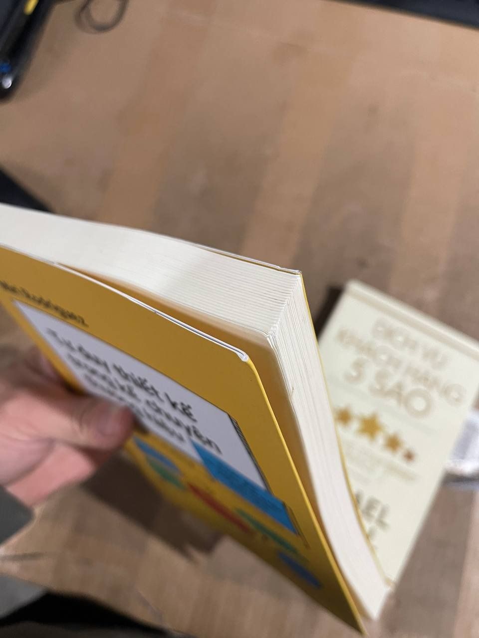 Sách Brand Storytelling - Tư duy thiết kế trong kể chuyện thương hiệu