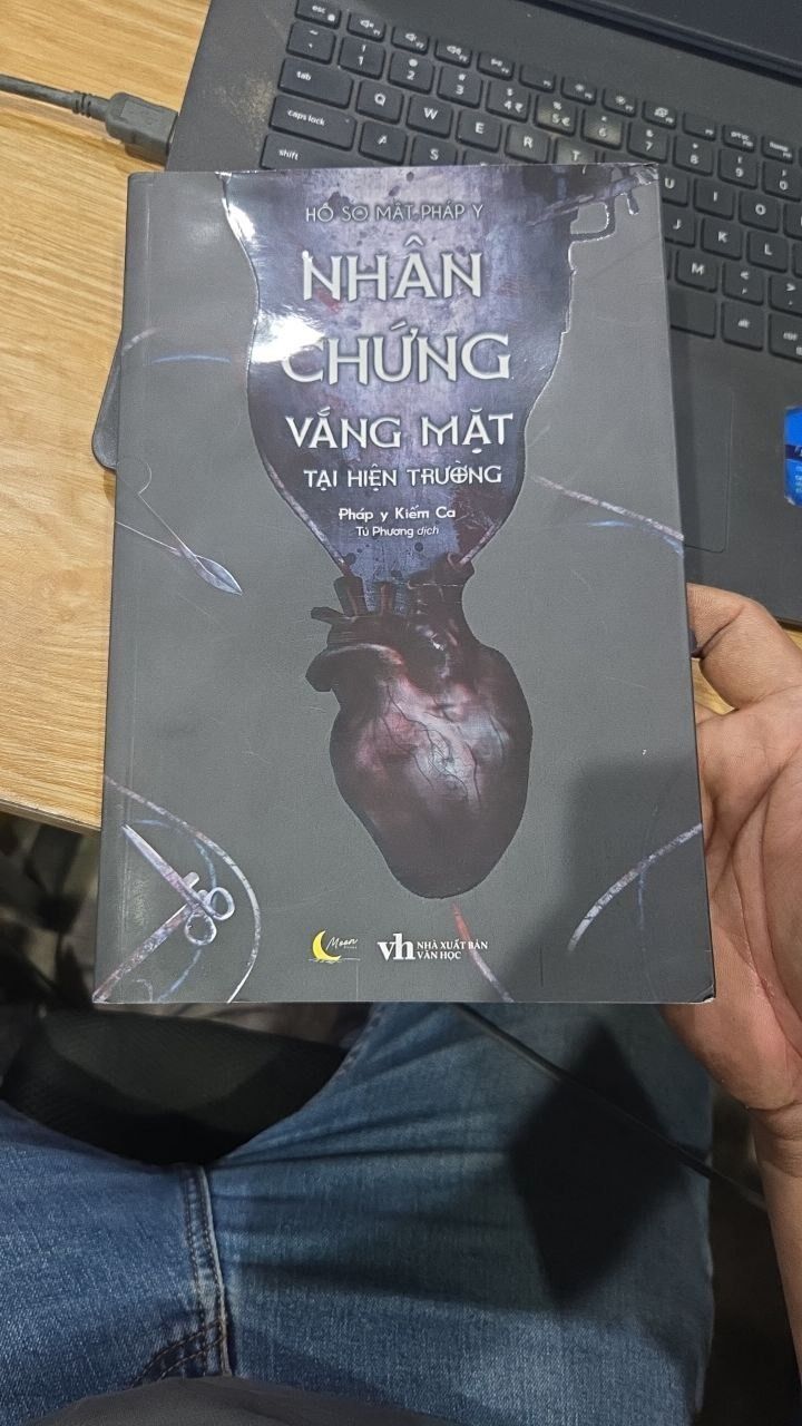 Sách Hồ Sơ Mật Pháp Y – Nhân Chứng Vắng Mặt Tại Hiện Trường