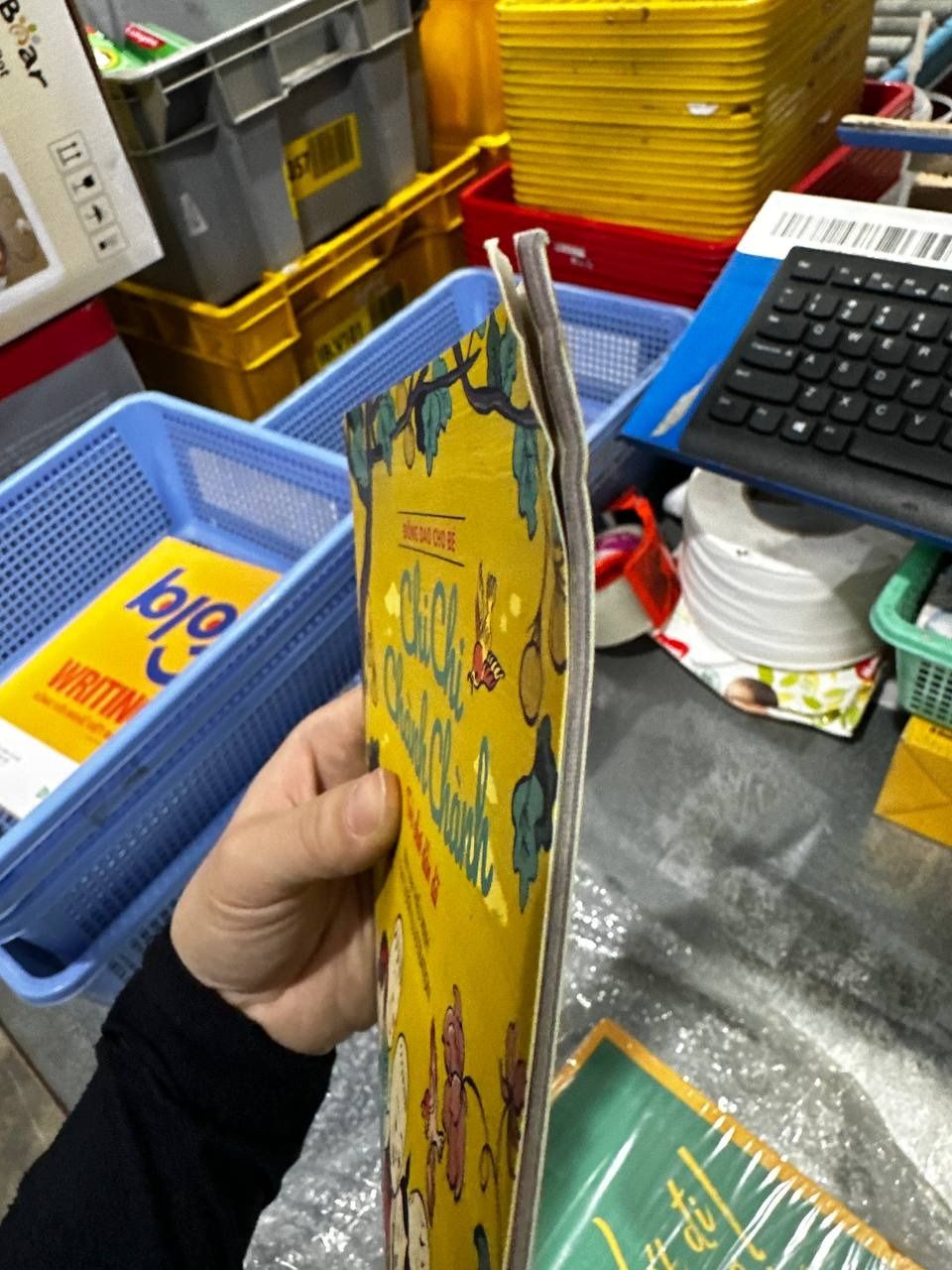 Sách Đồng Dao Cho Bé: Chi Chi Chành Chành - Trò Chơi Dân Dã (Tái Bản 2021)