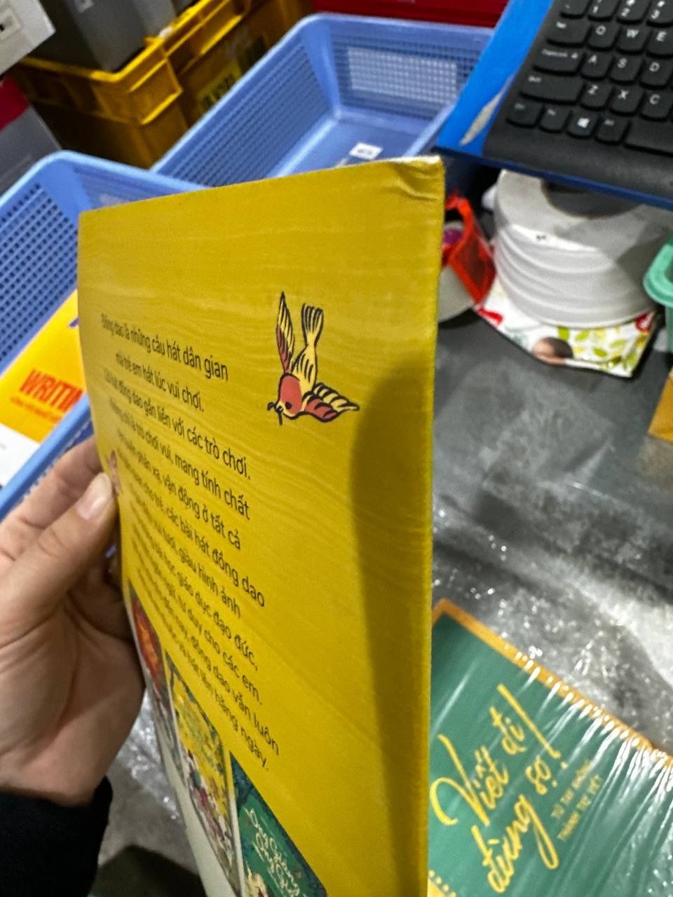 Sách Đồng Dao Cho Bé: Chi Chi Chành Chành - Trò Chơi Dân Dã (Tái Bản 2021)