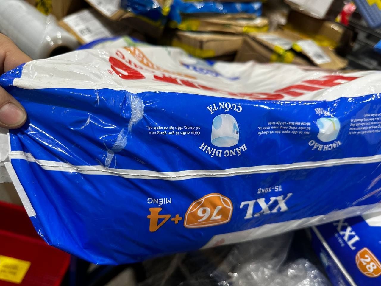 Tã/bỉm quần Huggies Skin Care Mega Jumbo XXL76+4 miếng với tràm trà dịu da