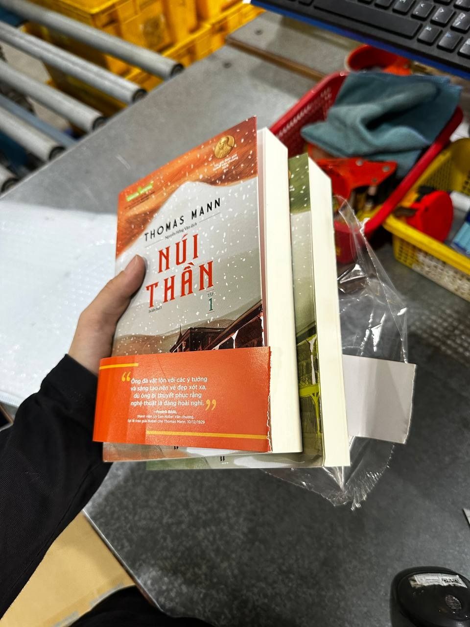 Cánh cửa mở rộng. Núi thần Tập 1+2 - Combo 2 tập