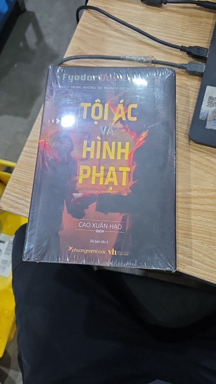 Sách TỘI ÁC VÀ HÌNH PHẠT - Tái bản lần 5 - Bìa cứng