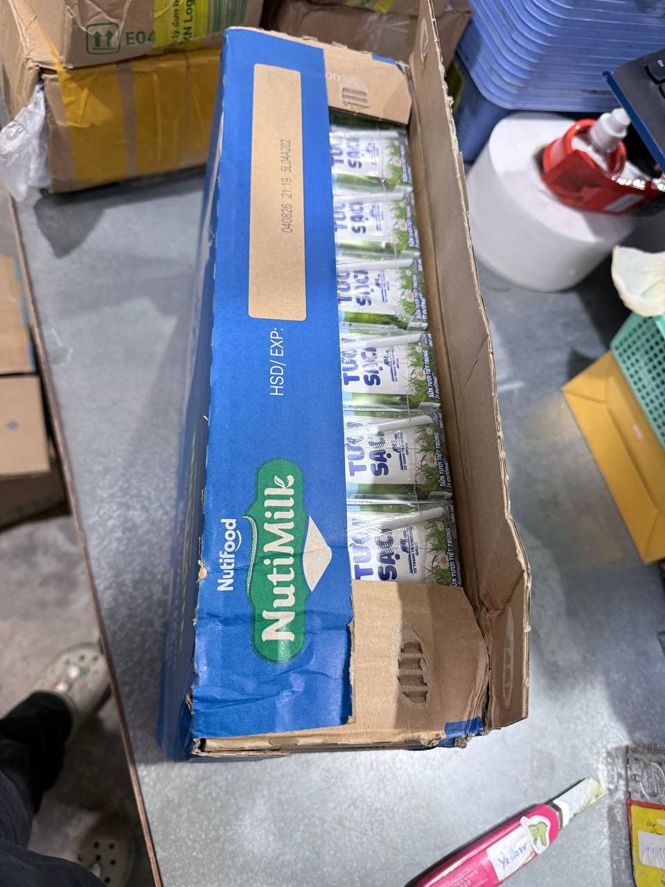 Thùng Sữa Tươi Tiệt Trùng Nutimilk Ít Đường 180ml (Hộp 180ml x 48)