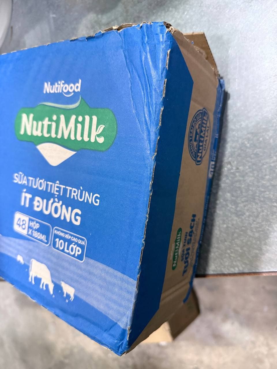 Thùng Sữa Tươi Tiệt Trùng Nutimilk Ít Đường 180ml (Hộp 180ml x 48)