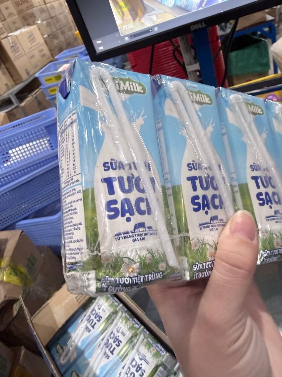 Thùng Sữa Tươi Tiệt Trùng Nutimilk Ít Đường 180ml (Hộp 180ml x 48)