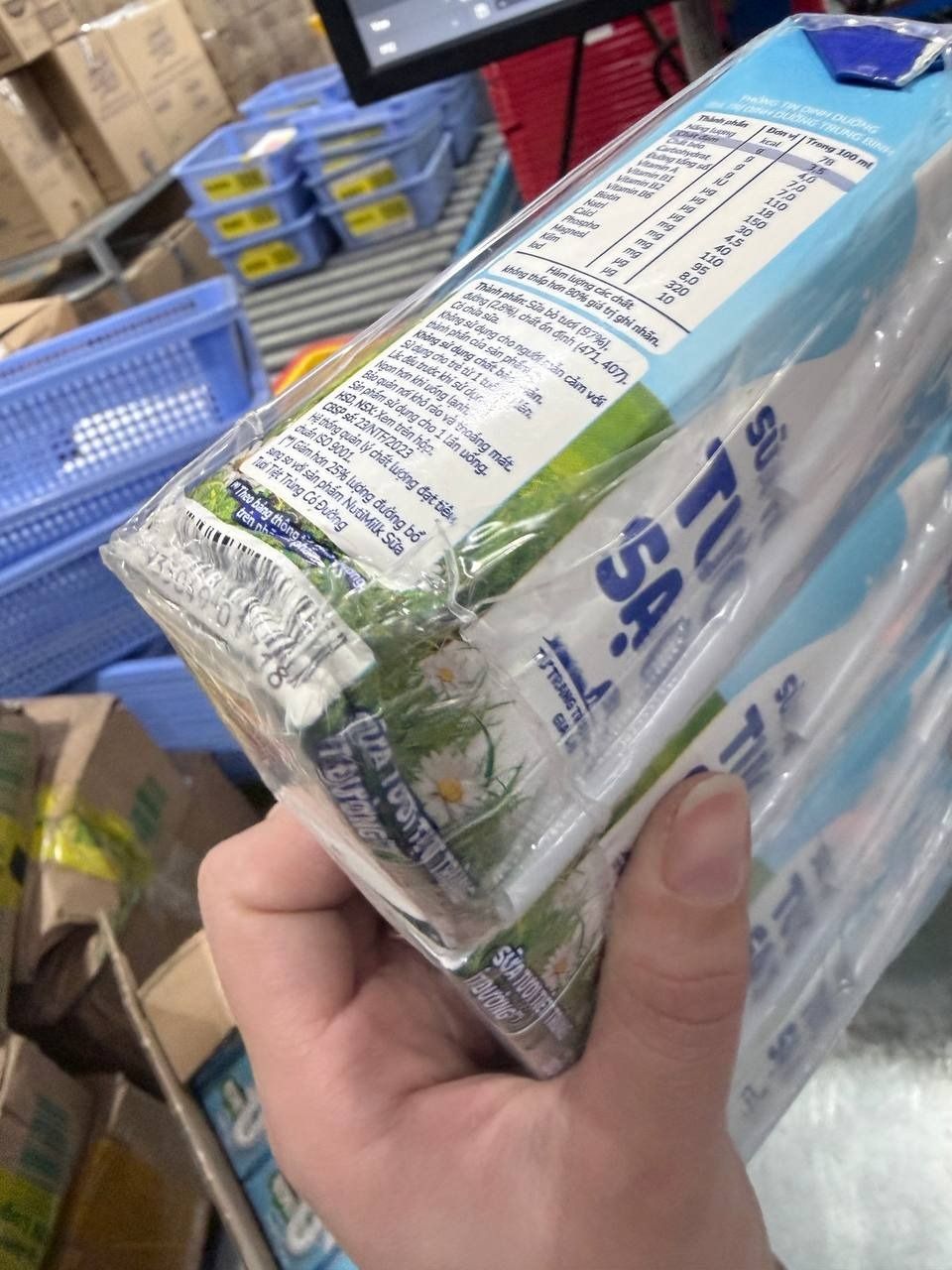 Thùng Sữa Tươi Tiệt Trùng Nutimilk Ít Đường 180ml (Hộp 180ml x 48)