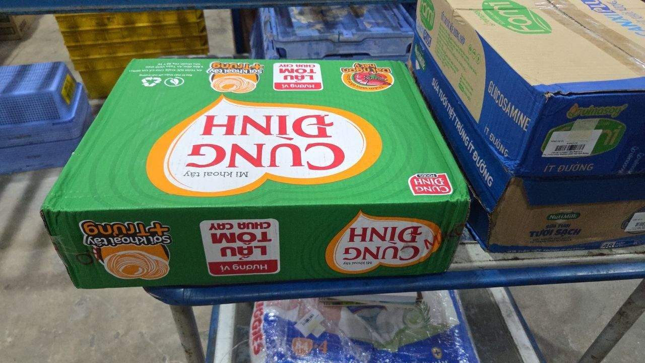 Thùng 30 Gói Mì Khoai Tây Cung Đình Hương Vị Lẩu Tôm Chua Cay