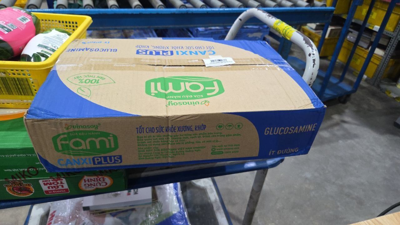 Thùng sữa đậu nành Vinasoy Fami Canxi Plus ít đường hộp (200ml x 36 hộp)