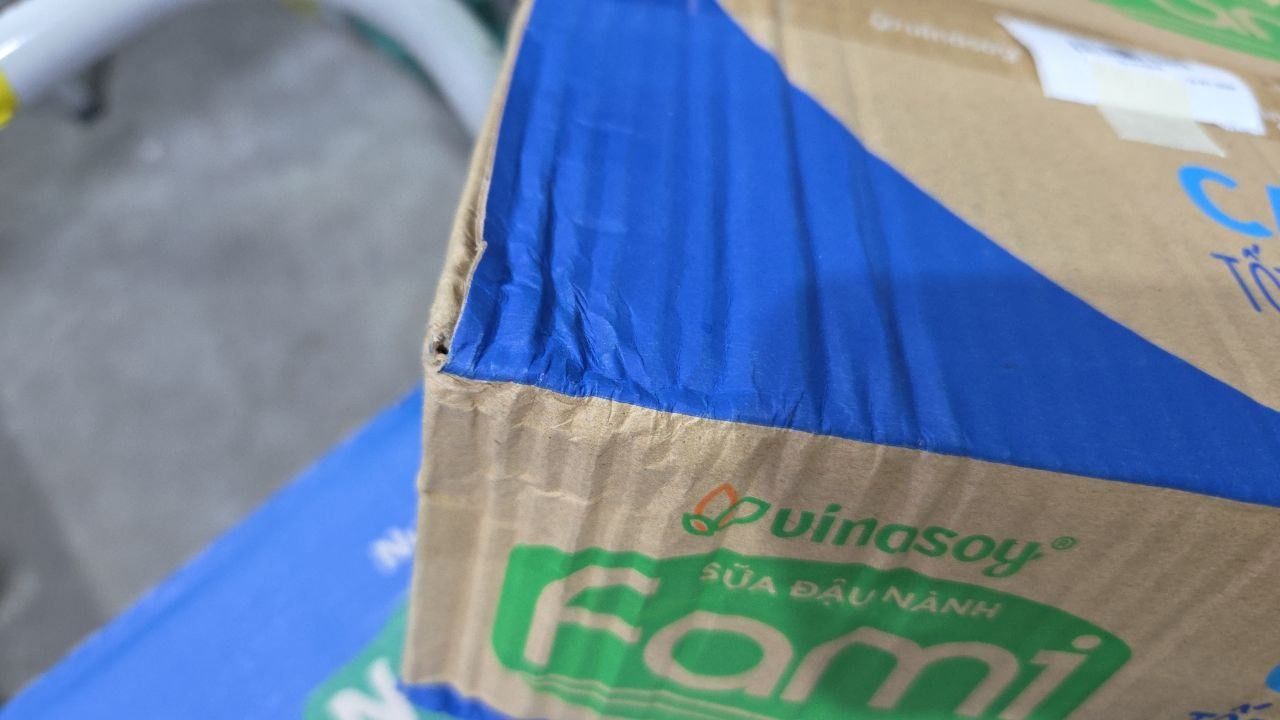 Thùng sữa đậu nành Vinasoy Fami Canxi Plus ít đường hộp (200ml x 36 hộp)