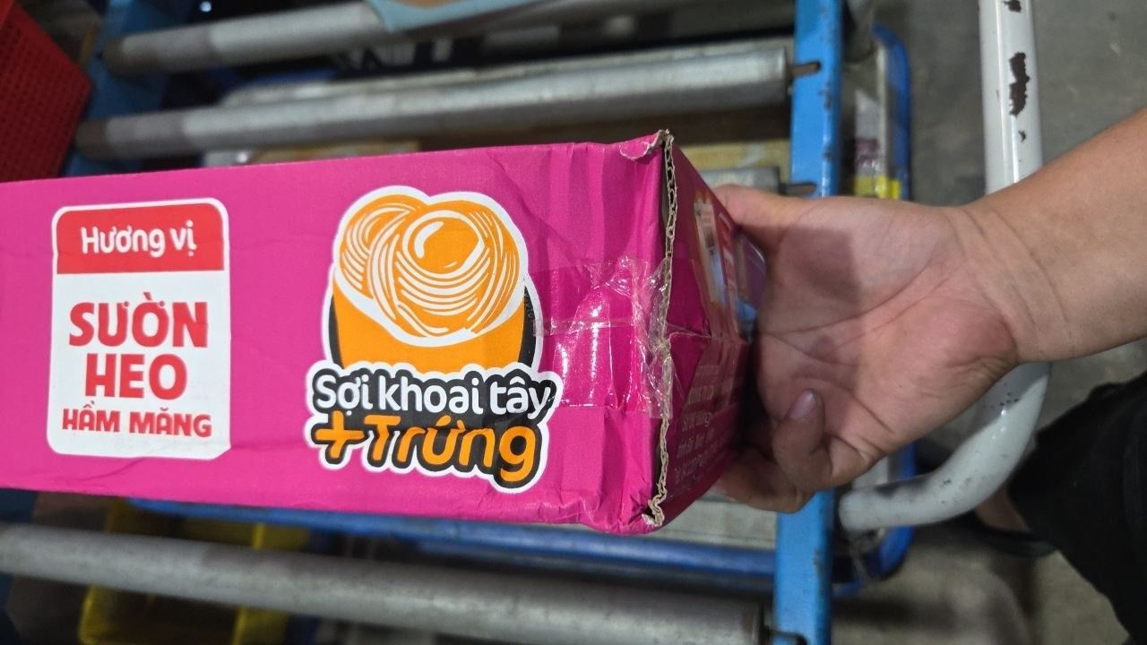Thùng 30 Gói Mì Cung Đình Hương Vị Sườn Heo Hầm Măng (79g/Gói)