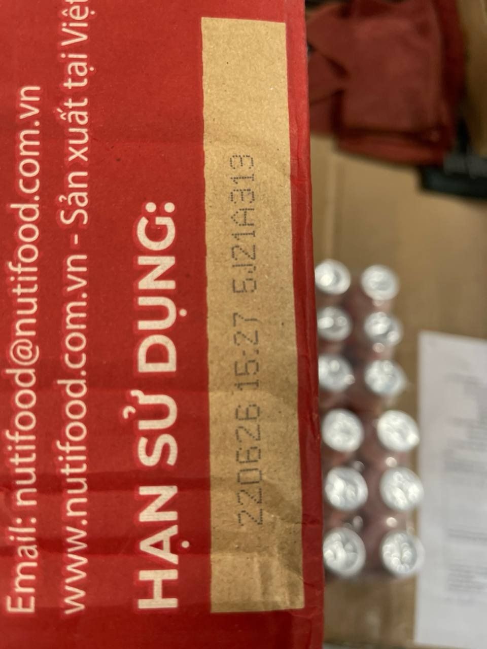 Thùng 48 hộp sữa uống lên men Nuvi vị Dâu 100ml