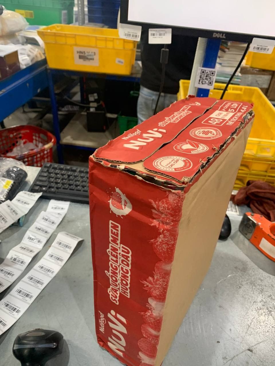 Thùng 48 hộp sữa uống lên men Nuvi vị Dâu 100ml