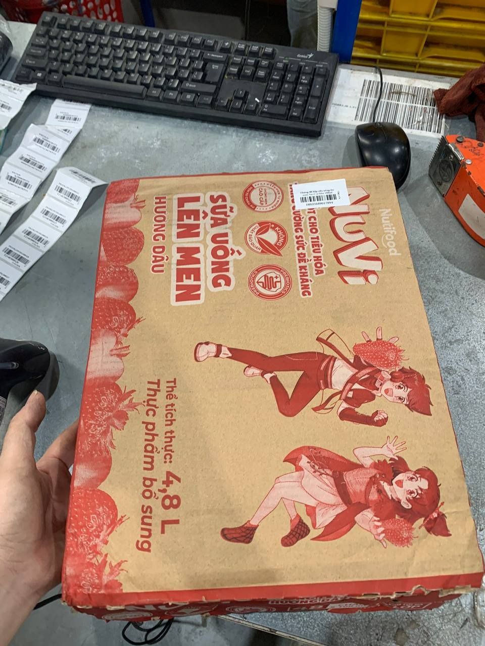 Thùng 48 hộp sữa uống lên men Nuvi vị Dâu 100ml