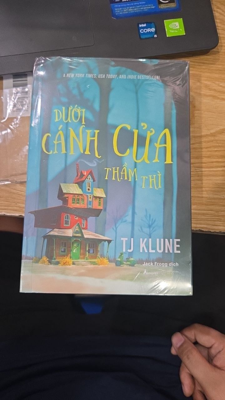 Sách Dưới Cánh Cửa Thầm Thì
