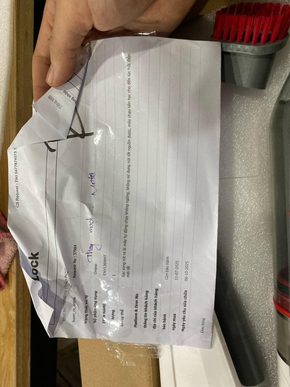 Máy hút bụi cầm tay mini Locknlock ENV136WHT Mini vacuum cleaner - 14V, 500mA, 75W - Dung tích 0.5L- Hàng chính hãng