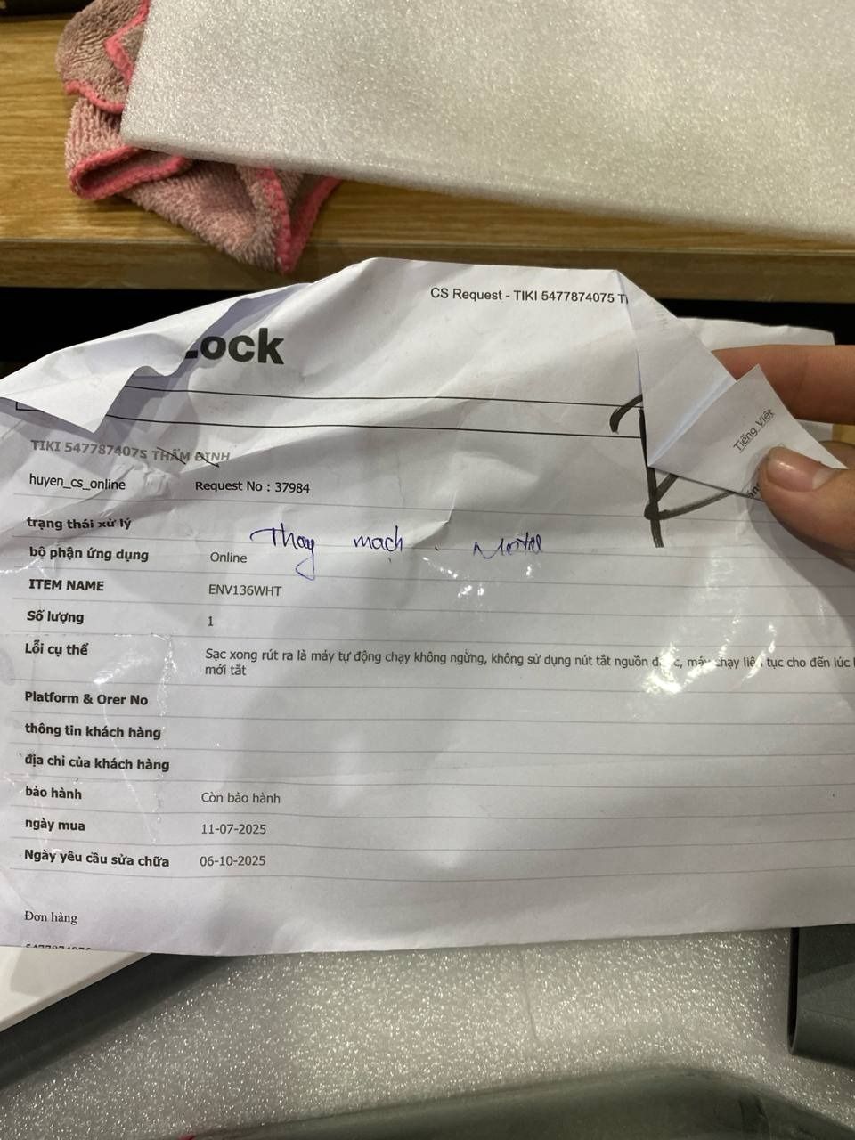 Máy hút bụi cầm tay mini Locknlock ENV136WHT Mini vacuum cleaner - 14V, 500mA, 75W - Dung tích 0.5L- Hàng chính hãng