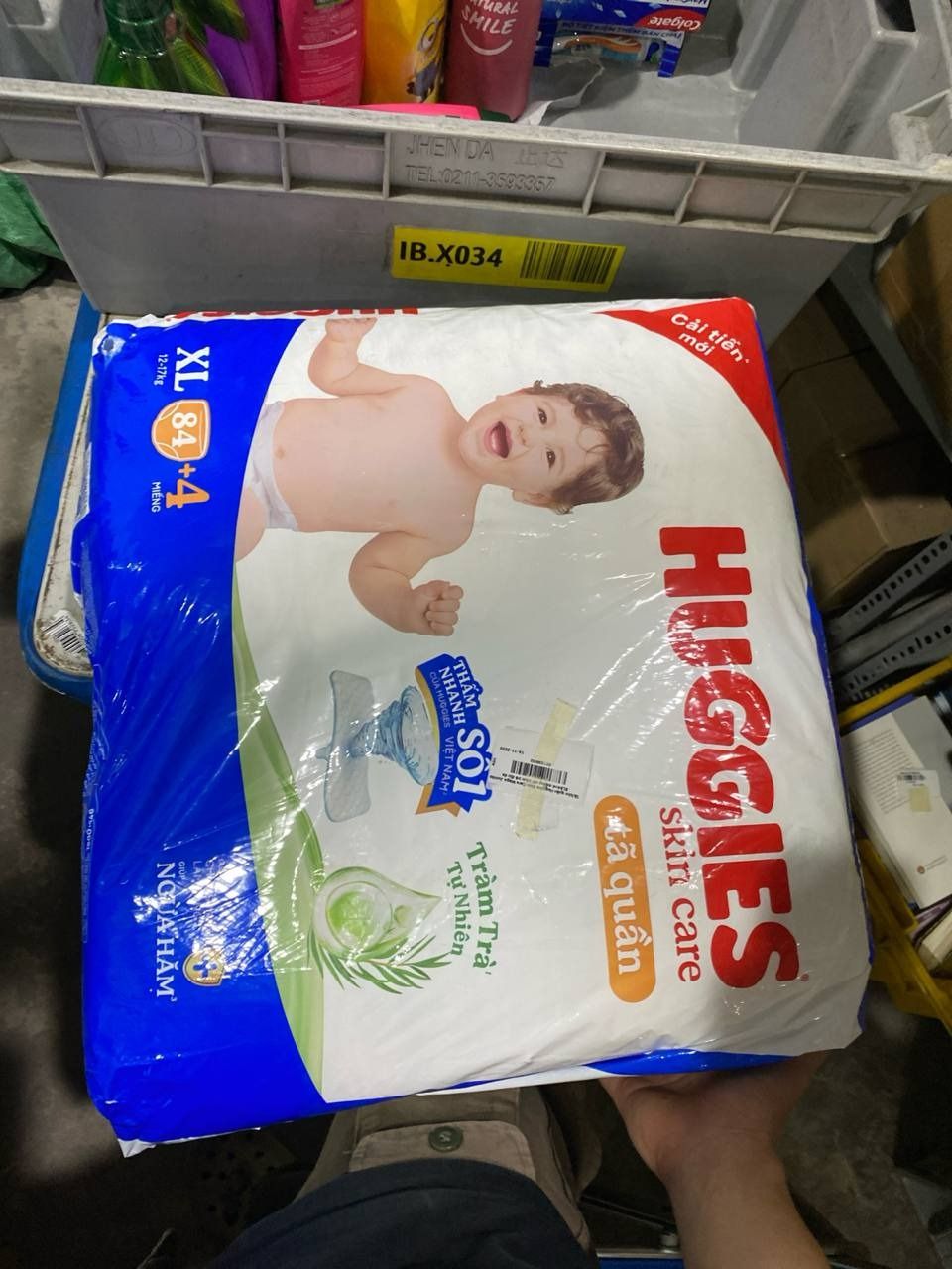 Tã/bỉm quần Huggies Skin Care Mega Jumbo XL84+4 miếng với tràm trà dịu da