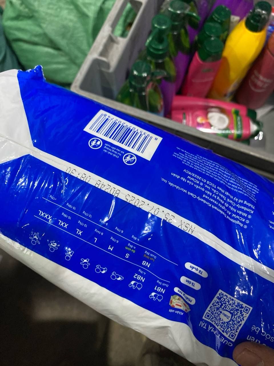 Tã/bỉm quần Huggies Skin Care Mega Jumbo XL84+4 miếng với tràm trà dịu da
