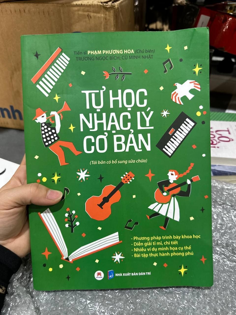 Tự học nhạc lý cơ bản (Phương pháp trình bày khoa học - Diễn giải tỉ mỉ, chi tiết - Nhiều ví dụ minh họa cụ thể - Bài tập thực hành phong phú) (Tái bản có bổ sung sửa chữa)