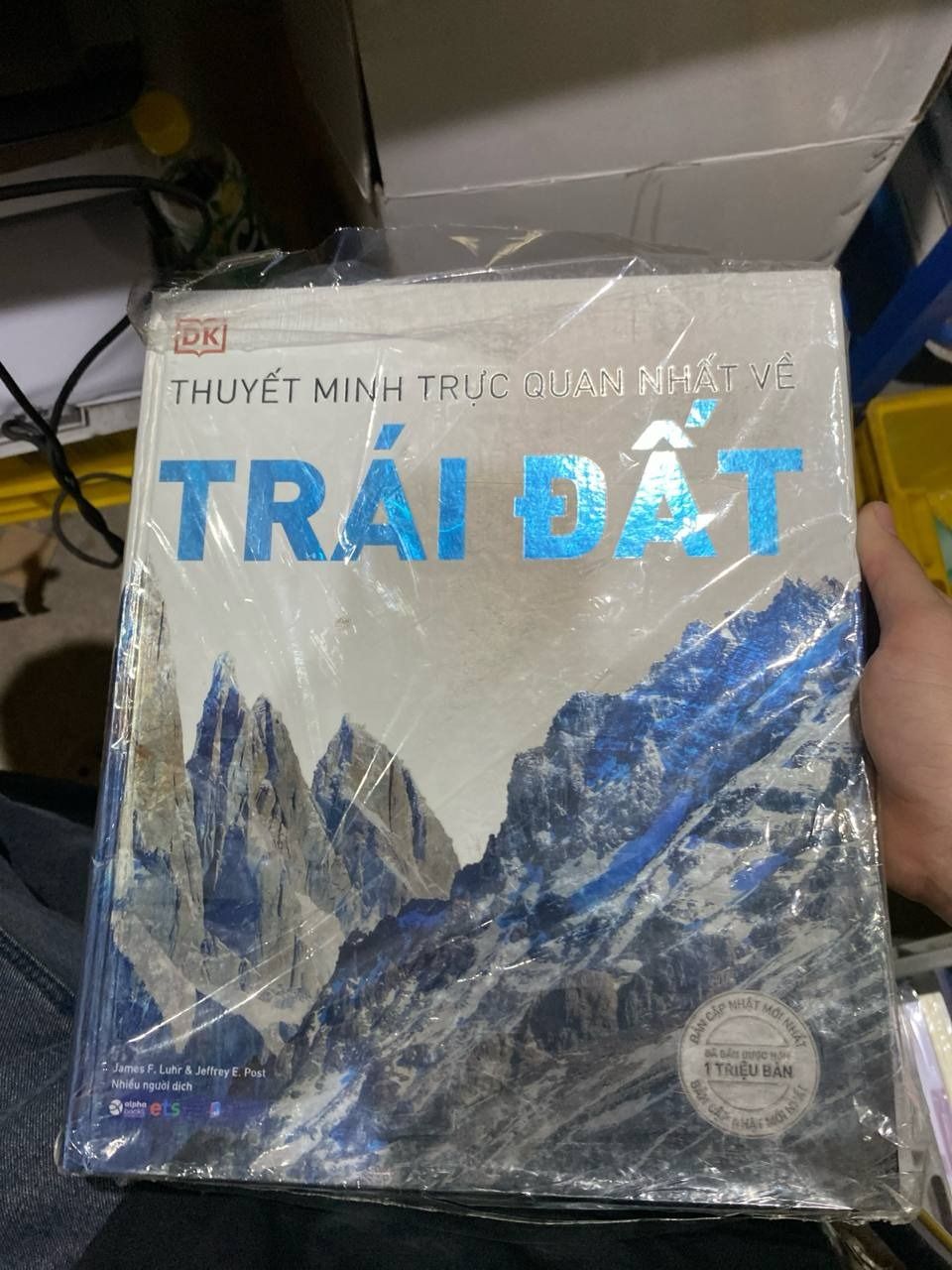 Sách Thuyết Minh Trực Quan Nhất Về Trái Đất
