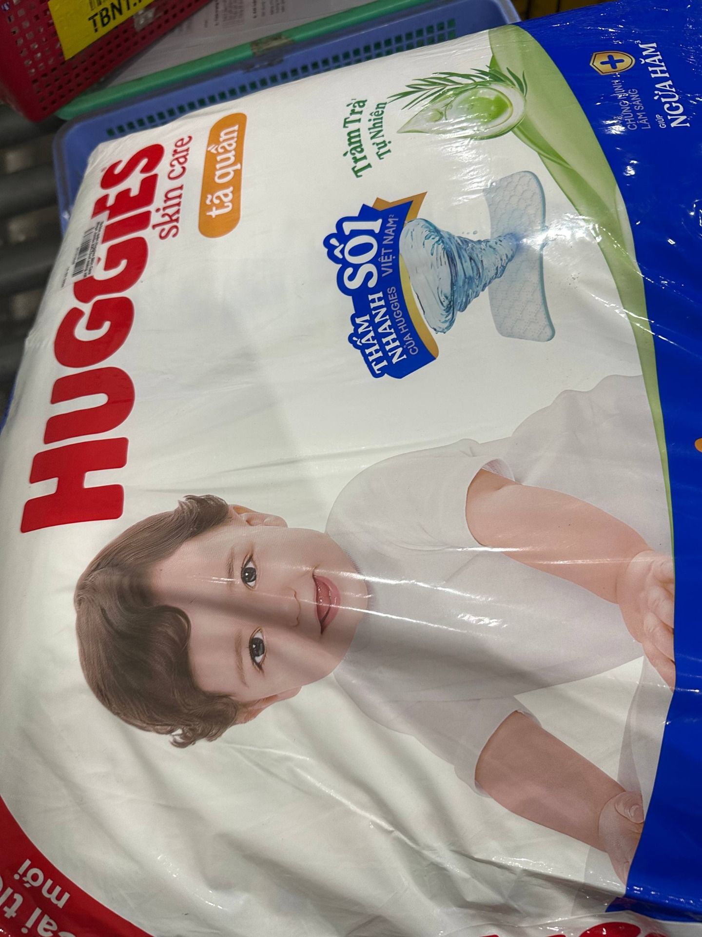 Tã/bỉm quần Huggies Skin Care Mega Jumbo XXL76+4 miếng với tràm trà dịu da