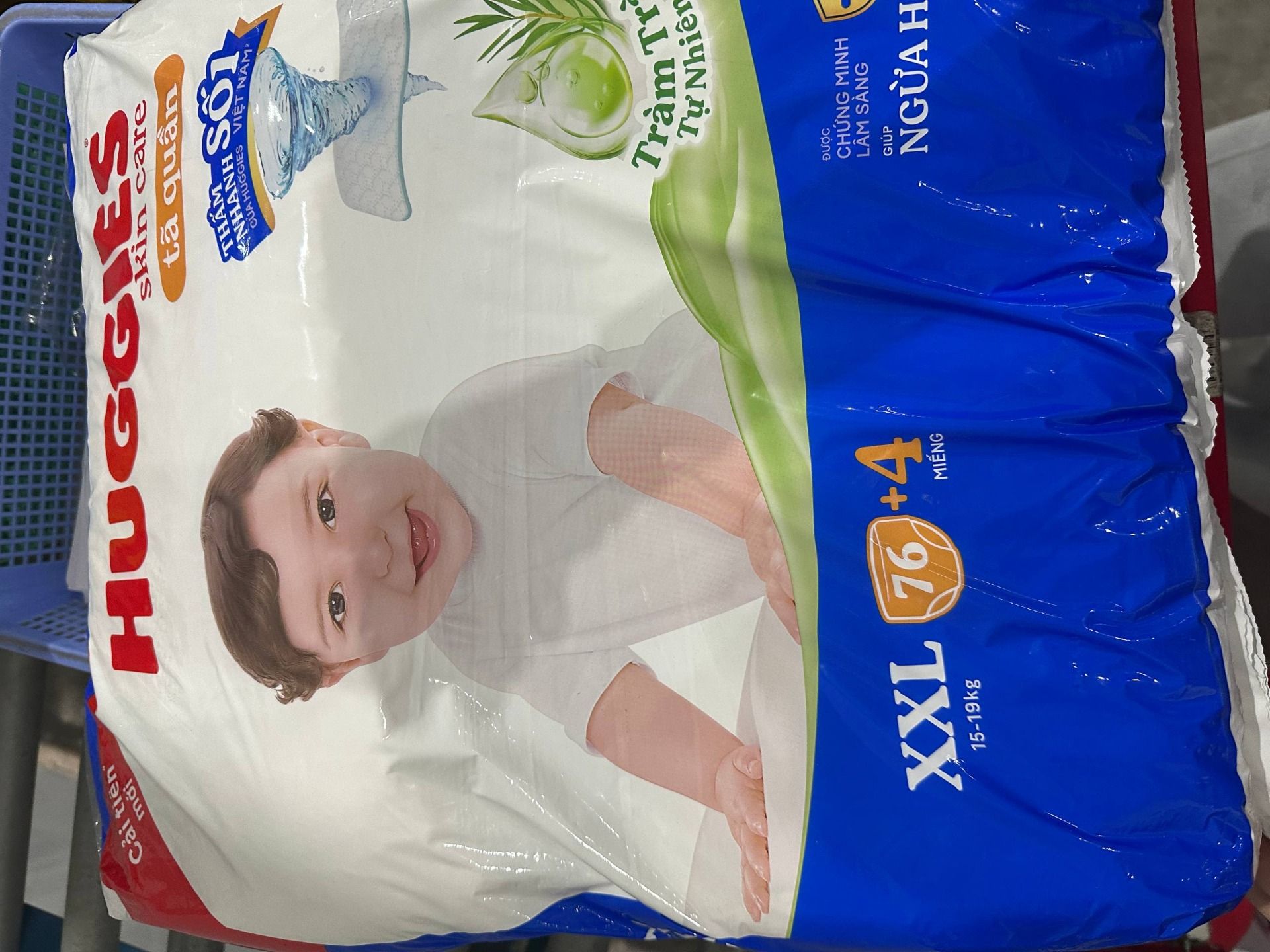 Tã/bỉm quần Huggies Skin Care Mega Jumbo XXL76+4 miếng với tràm trà dịu da