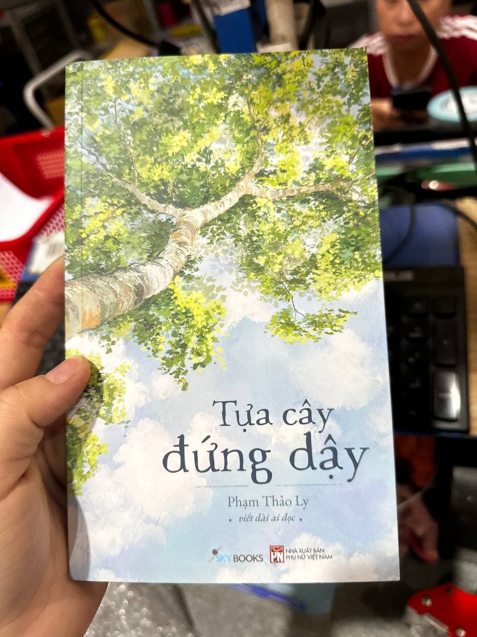 Sách Tựa Cây Đứng Dậy