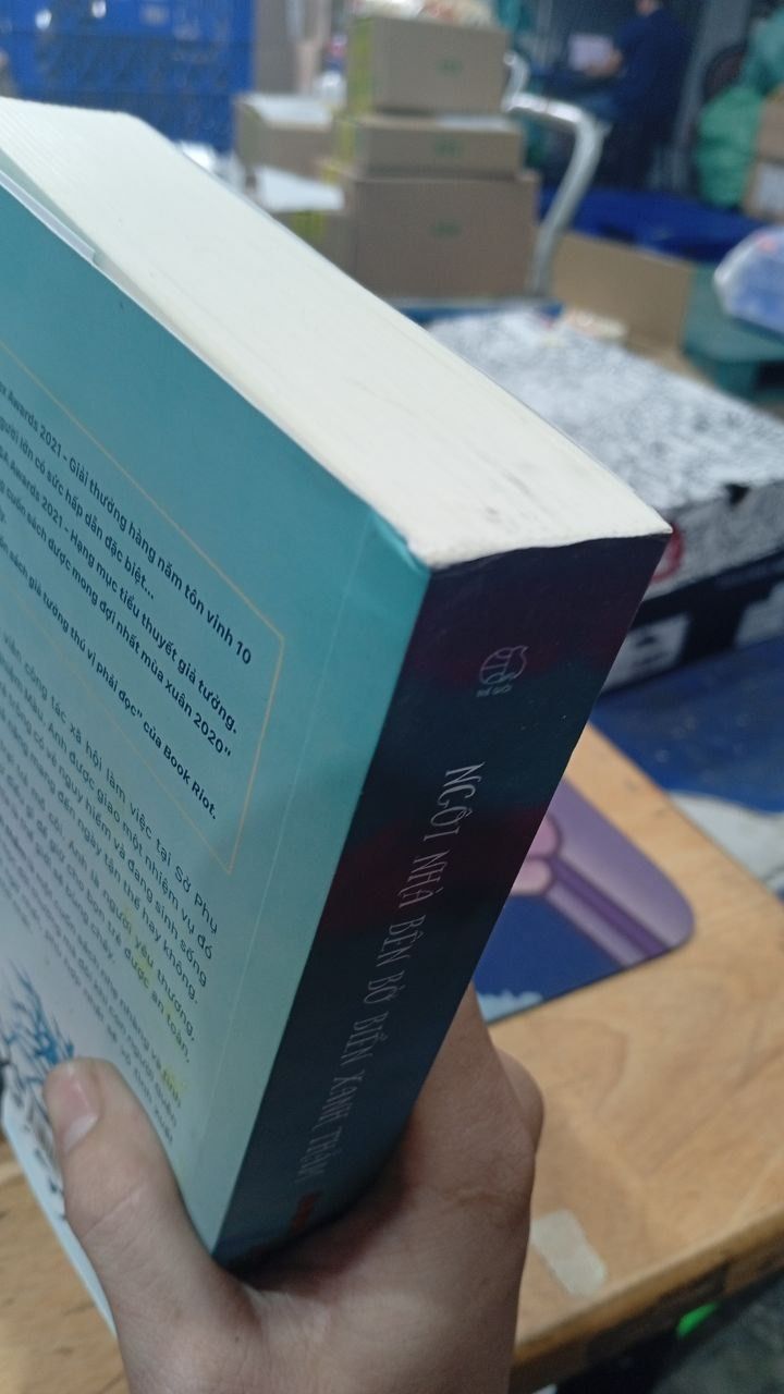 Ngôi Nhà Bên Bờ Biển Xanh Thẳm