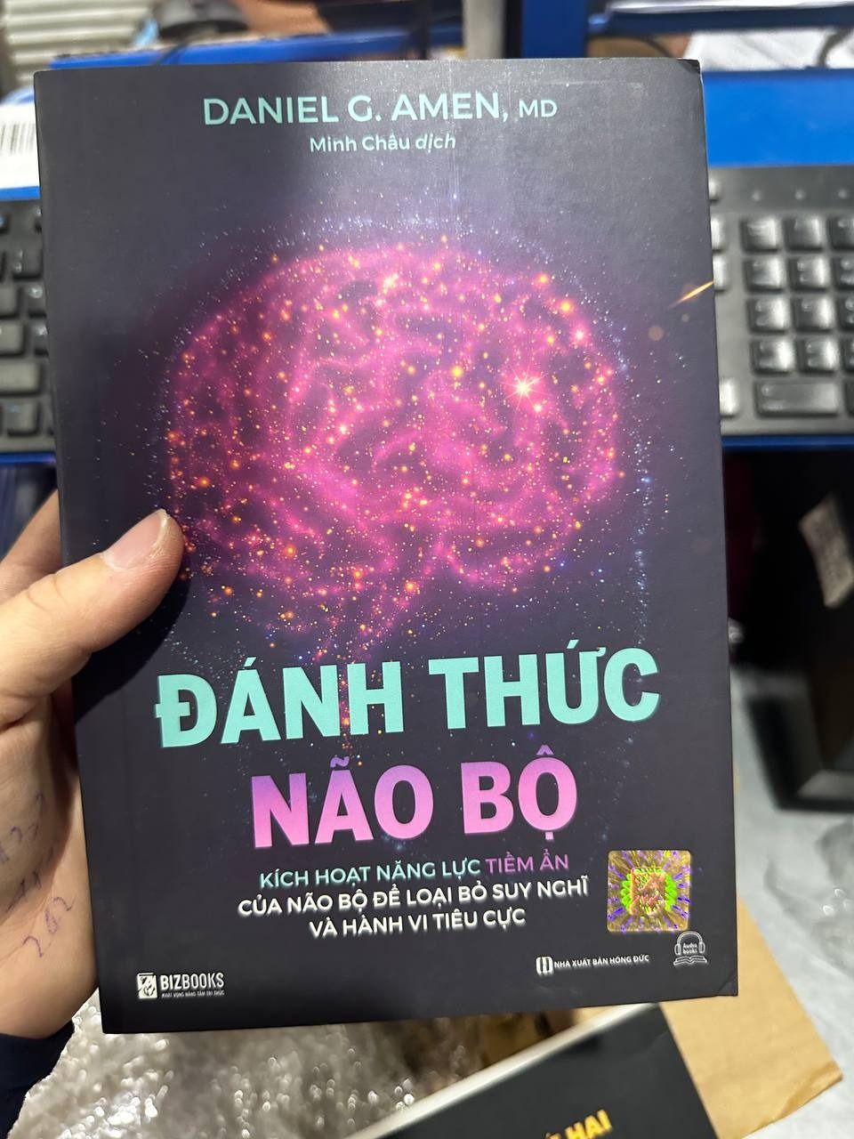 Sách Đánh thức não bộ: Kích hoạt năng lực tiềm ẩn của não bộ để loại bỏ suy nghĩ và hành vi tiêu cực