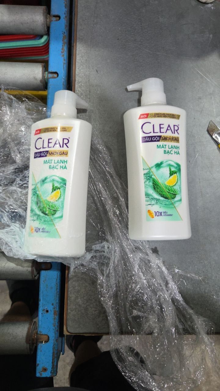 Combo 2 Dầu Gội Clear Sạch Gàu Dầu Gội Sạch Gàu Mát Lạnh Bạc Hà 3X Sức Mạnh Đánh Bay Gàu, Ngứa, Vi Khuẩn 630g